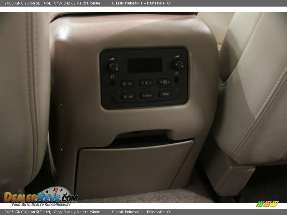 2005 GMC Yukon SLT 4x4 Onyx Black / Neutral/Shale Photo #19