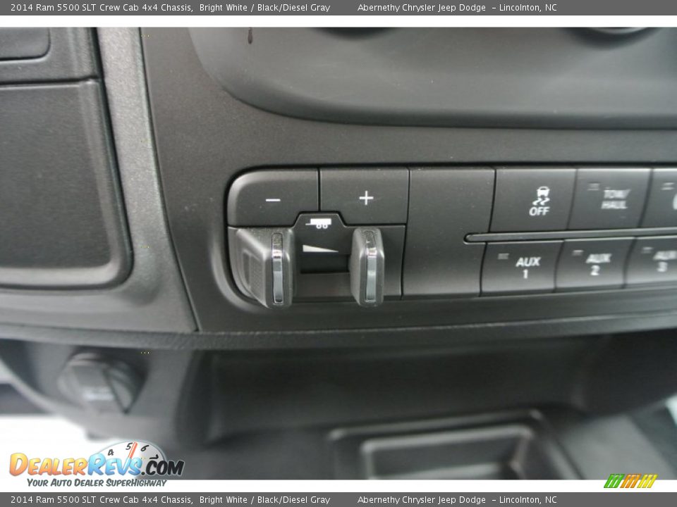 2014 Ram 5500 SLT Crew Cab 4x4 Chassis Bright White / Black/Diesel Gray Photo #11