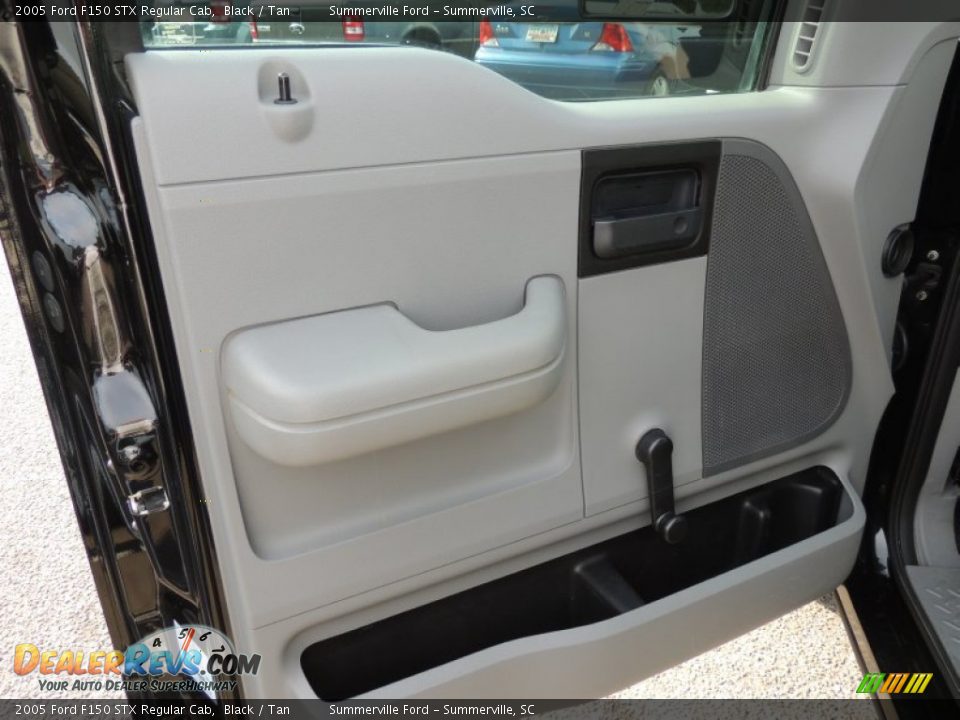 2005 Ford F150 STX Regular Cab Black / Tan Photo #5