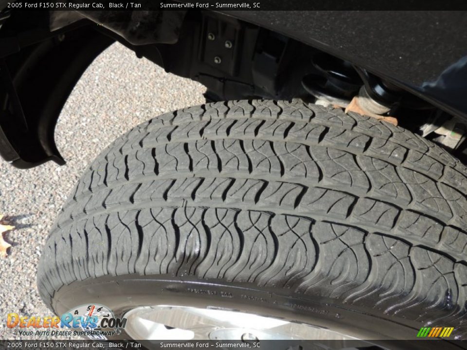 2005 Ford F150 STX Regular Cab Black / Tan Photo #13