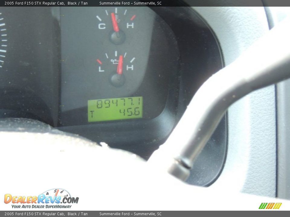 2005 Ford F150 STX Regular Cab Black / Tan Photo #18