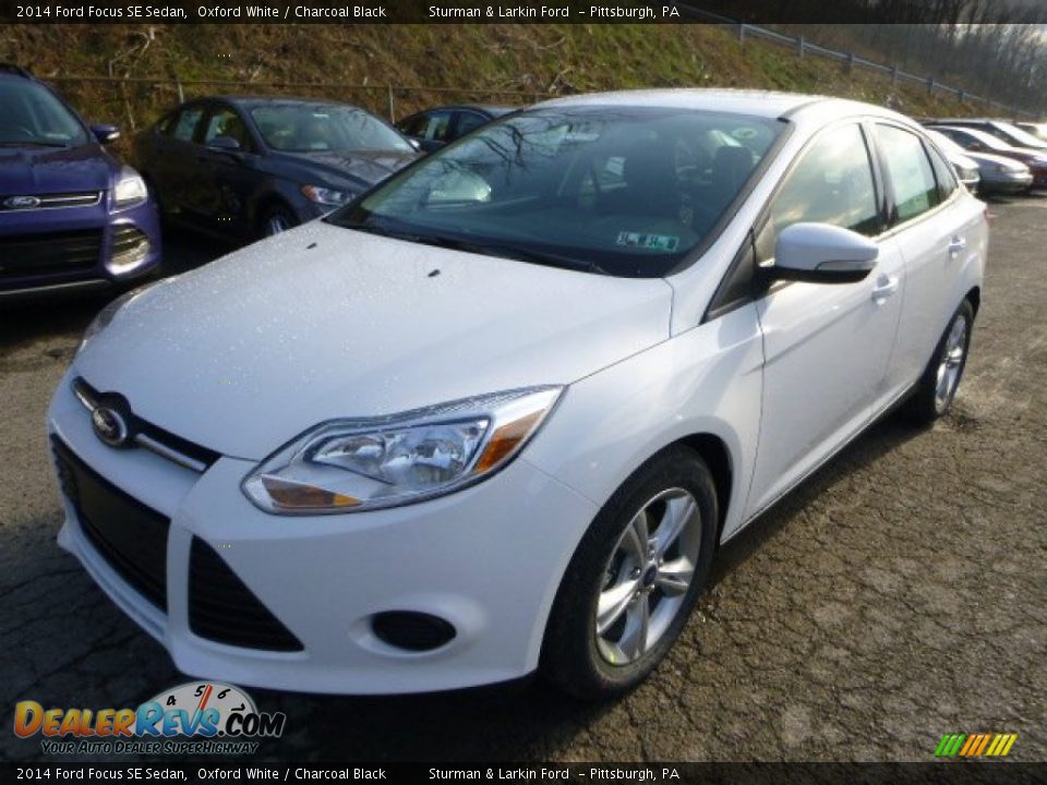 2014 Ford Focus SE Sedan Oxford White / Charcoal Black Photo #5