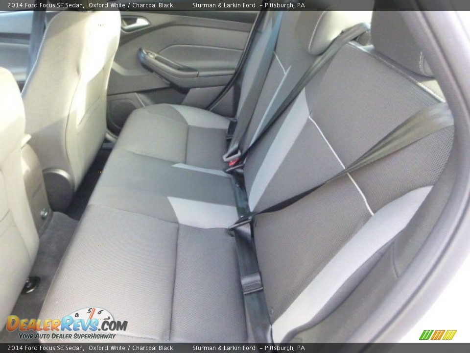 2014 Ford Focus SE Sedan Oxford White / Charcoal Black Photo #9