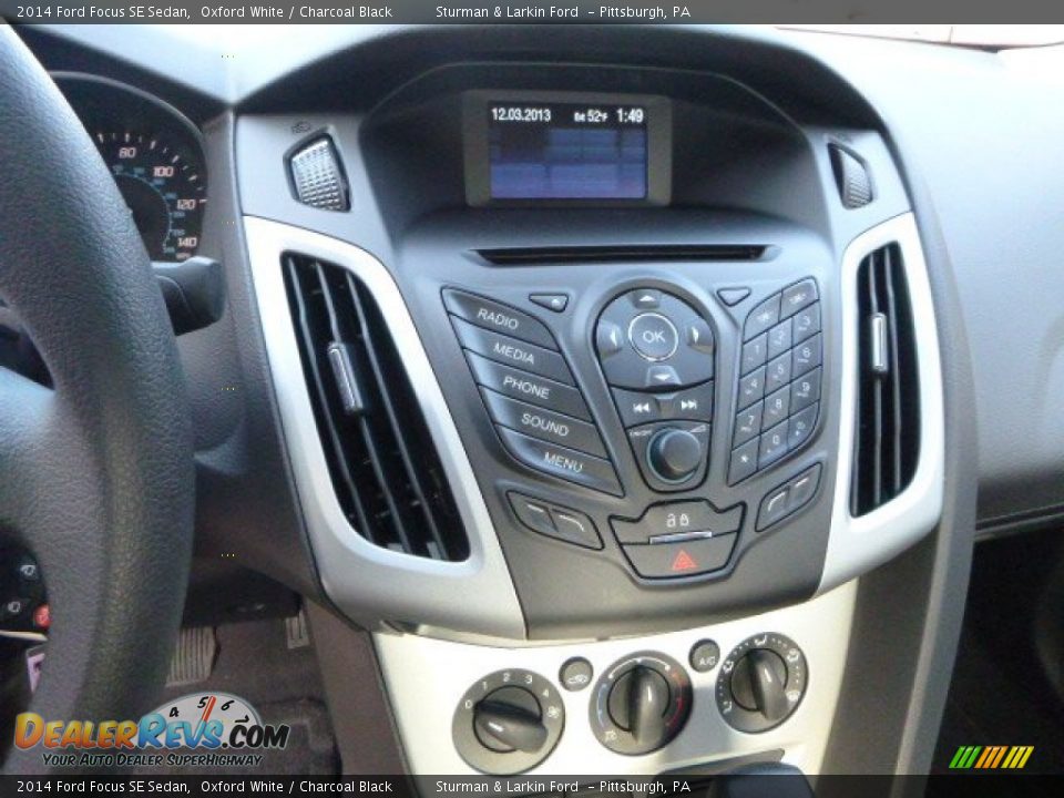 2014 Ford Focus SE Sedan Oxford White / Charcoal Black Photo #13