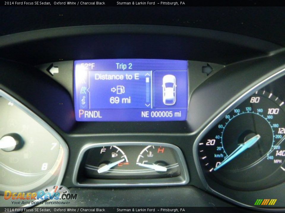 2014 Ford Focus SE Sedan Oxford White / Charcoal Black Photo #14