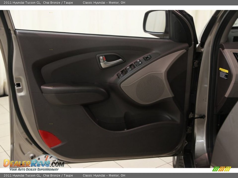 2011 Hyundai Tucson GL Chai Bronze / Taupe Photo #4