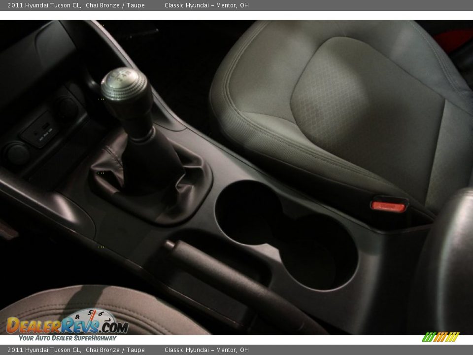 2011 Hyundai Tucson GL Chai Bronze / Taupe Photo #9