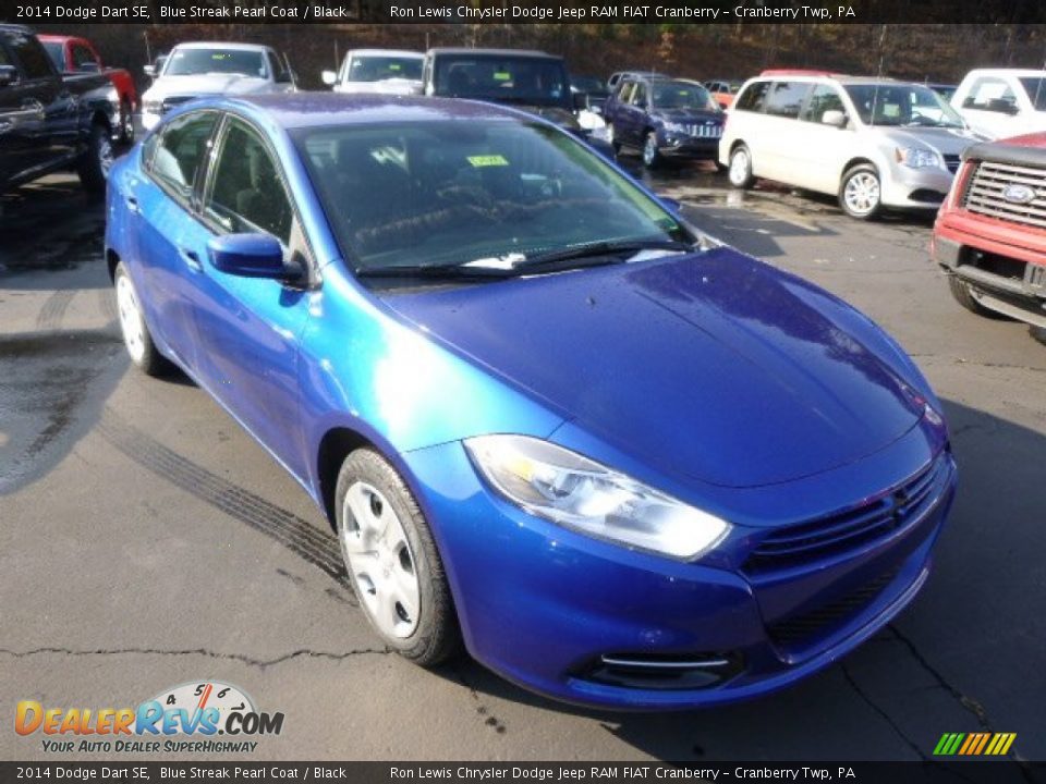 Front 3/4 View of 2014 Dodge Dart SE Photo #4