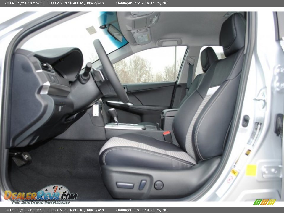 2014 Toyota Camry SE Classic Silver Metallic / Black/Ash Photo #8