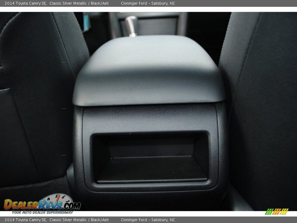 2014 Toyota Camry SE Classic Silver Metallic / Black/Ash Photo #11