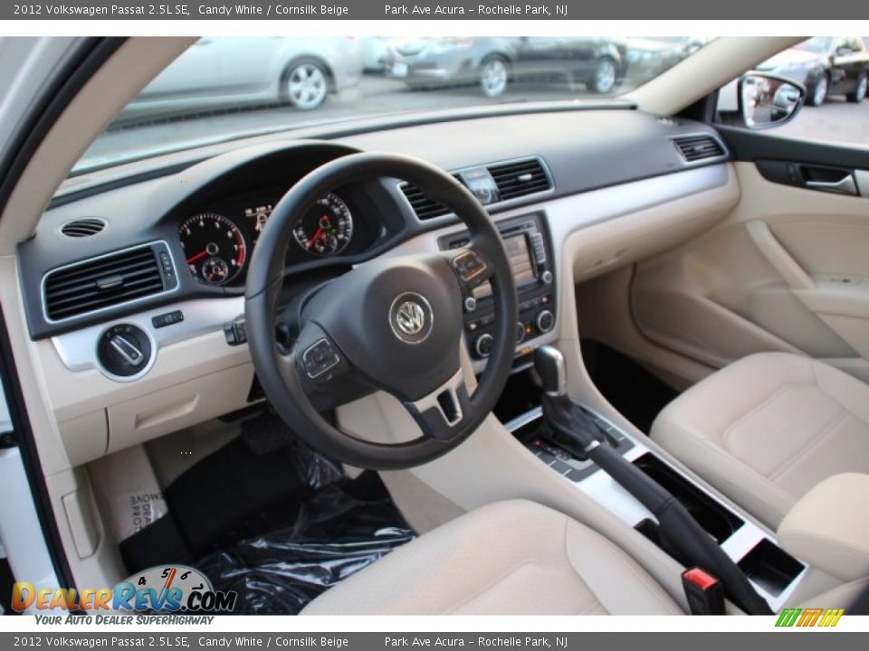 2012 Volkswagen Passat 2.5L SE Candy White / Cornsilk Beige Photo #10