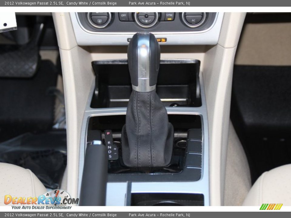 2012 Volkswagen Passat 2.5L SE Candy White / Cornsilk Beige Photo #15