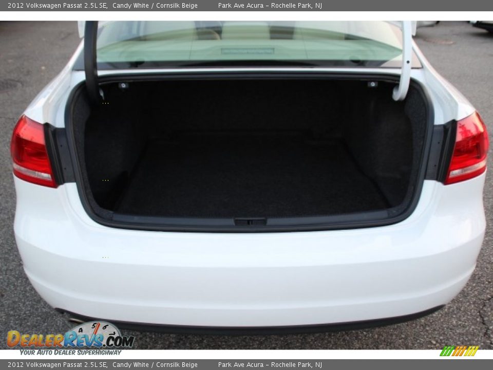 2012 Volkswagen Passat 2.5L SE Candy White / Cornsilk Beige Photo #20