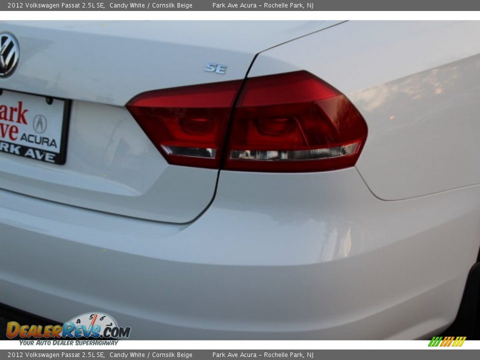 2012 Volkswagen Passat 2.5L SE Candy White / Cornsilk Beige Photo #21