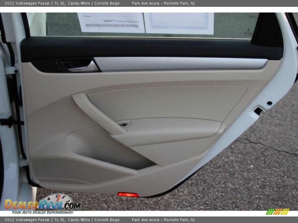 2012 Volkswagen Passat 2.5L SE Candy White / Cornsilk Beige Photo #22