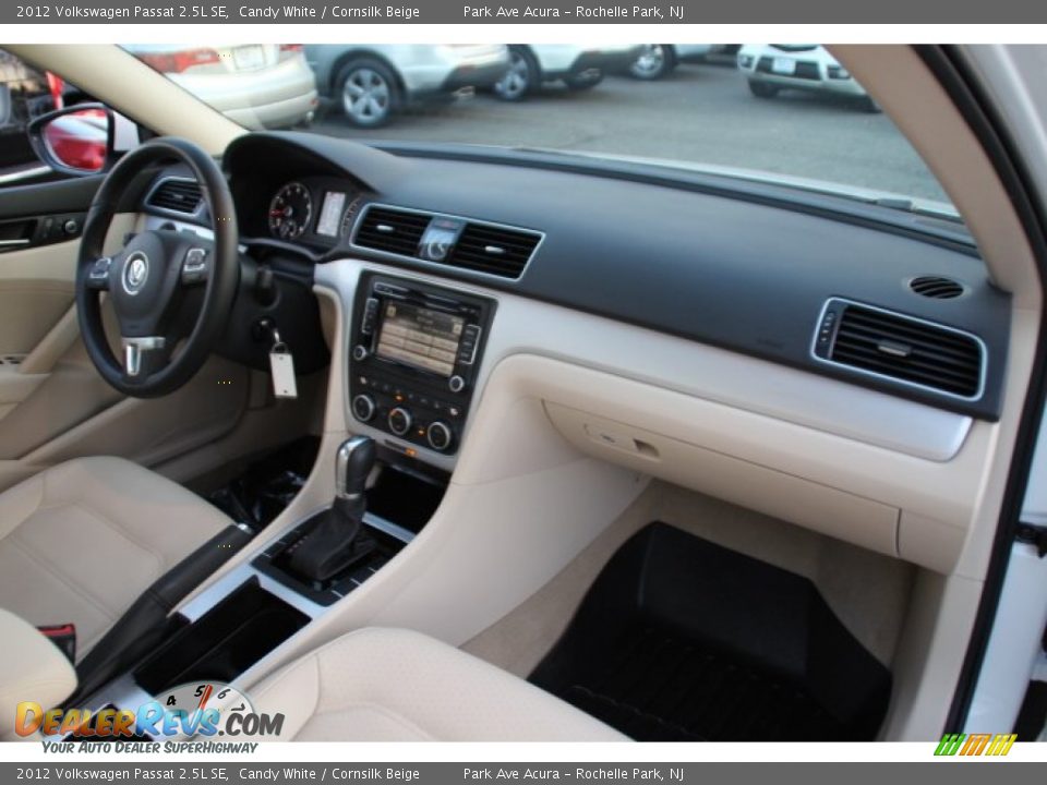 2012 Volkswagen Passat 2.5L SE Candy White / Cornsilk Beige Photo #25