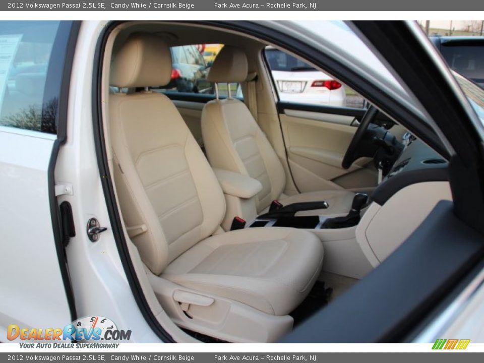 2012 Volkswagen Passat 2.5L SE Candy White / Cornsilk Beige Photo #27