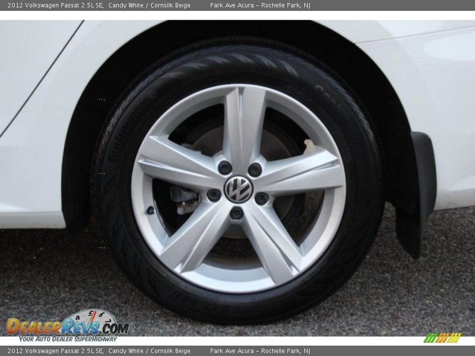 2012 Volkswagen Passat 2.5L SE Candy White / Cornsilk Beige Photo #30