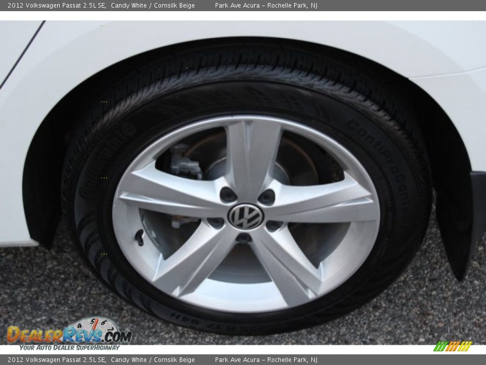 2012 Volkswagen Passat 2.5L SE Candy White / Cornsilk Beige Photo #31