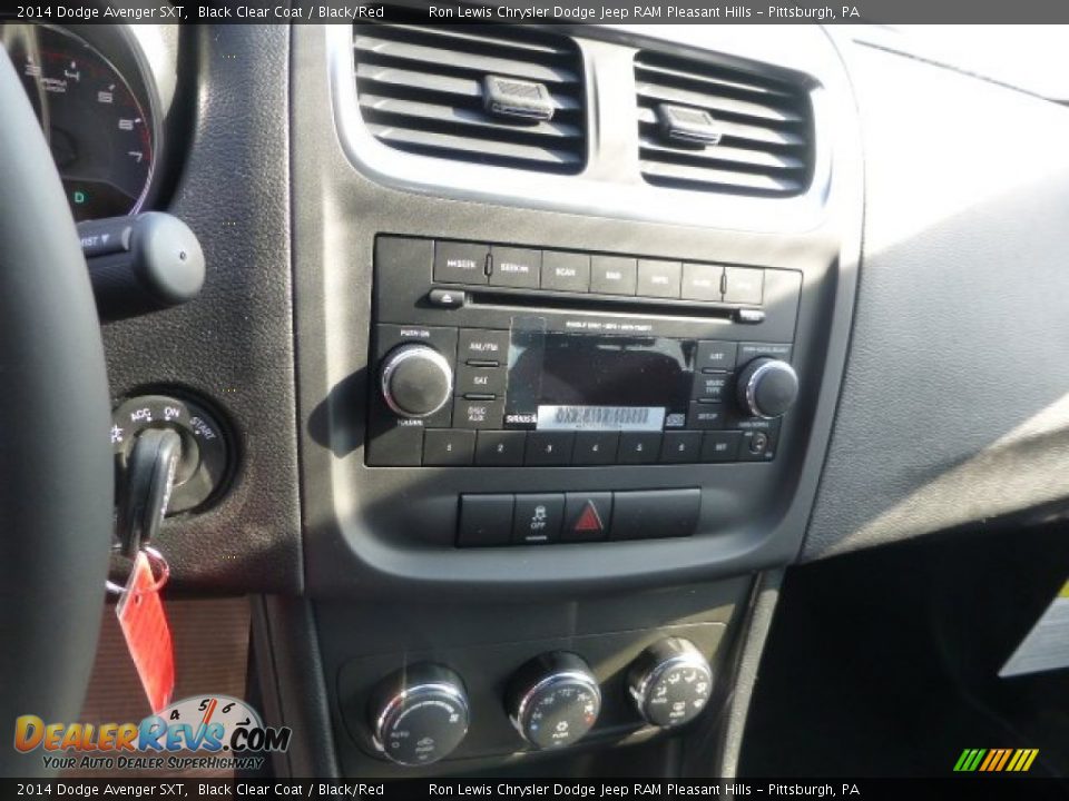Controls of 2014 Dodge Avenger SXT Photo #19