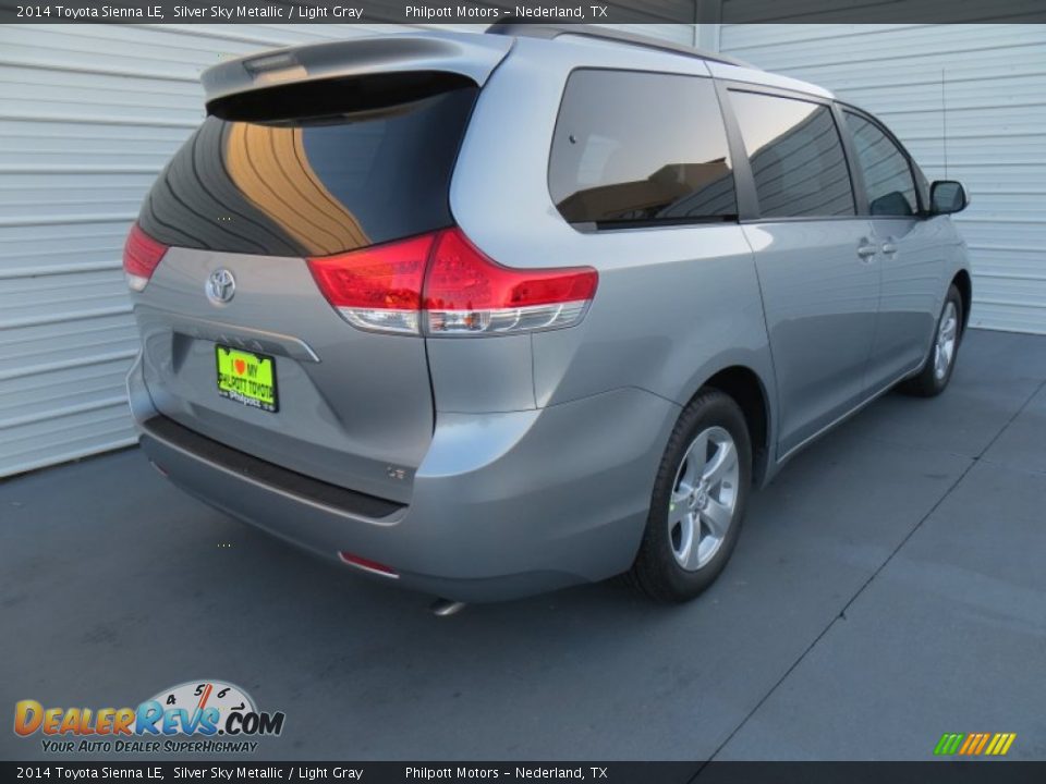 2014 Toyota Sienna LE Silver Sky Metallic / Light Gray Photo #4