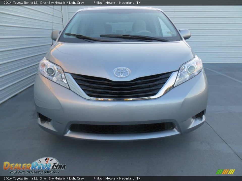 2014 Toyota Sienna LE Silver Sky Metallic / Light Gray Photo #8