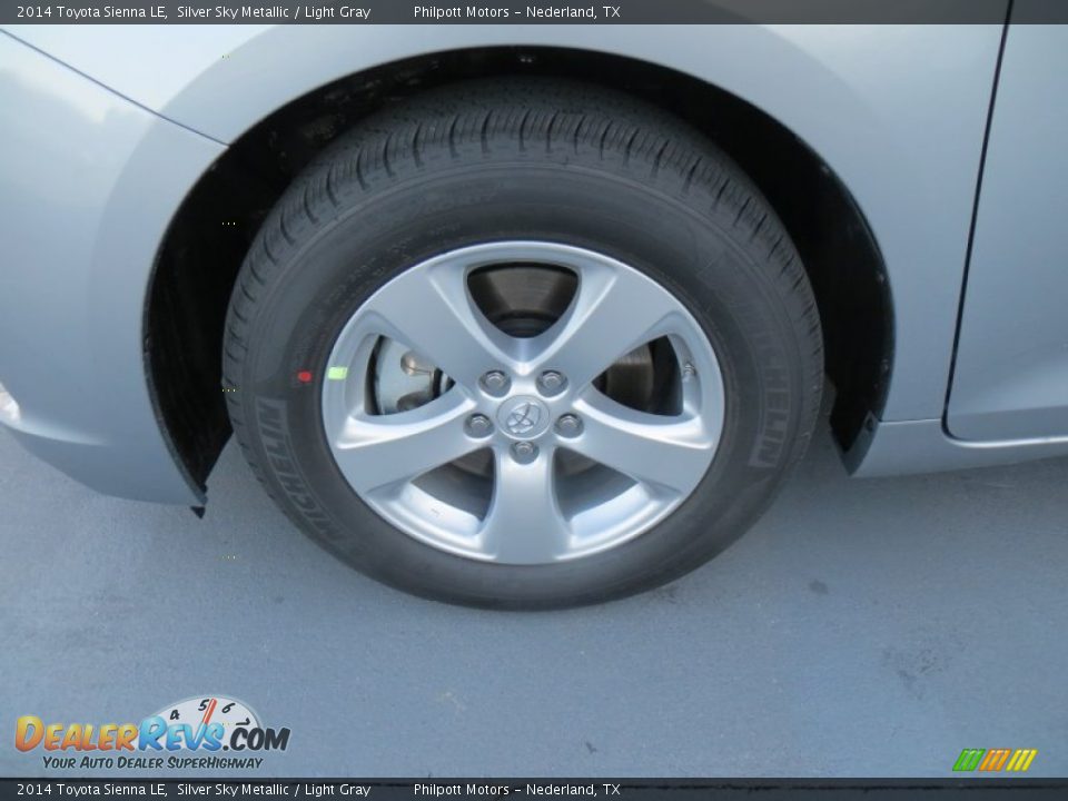 2014 Toyota Sienna LE Silver Sky Metallic / Light Gray Photo #11