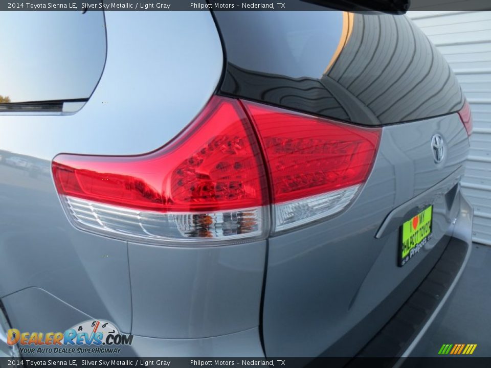 2014 Toyota Sienna LE Silver Sky Metallic / Light Gray Photo #12