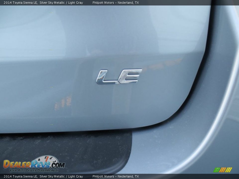 2014 Toyota Sienna LE Silver Sky Metallic / Light Gray Photo #13