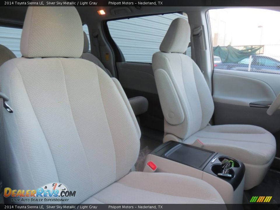 2014 Toyota Sienna LE Silver Sky Metallic / Light Gray Photo #17