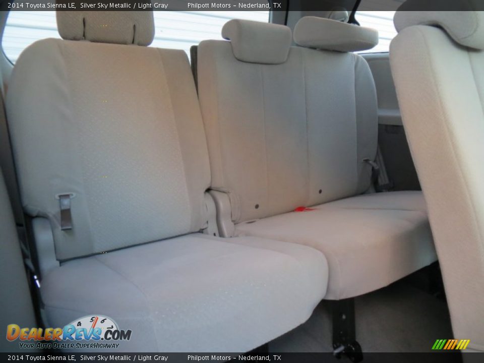 2014 Toyota Sienna LE Silver Sky Metallic / Light Gray Photo #19