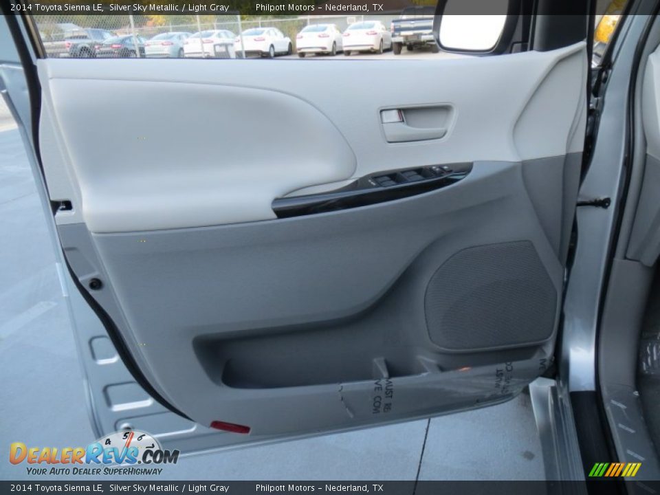 2014 Toyota Sienna LE Silver Sky Metallic / Light Gray Photo #23