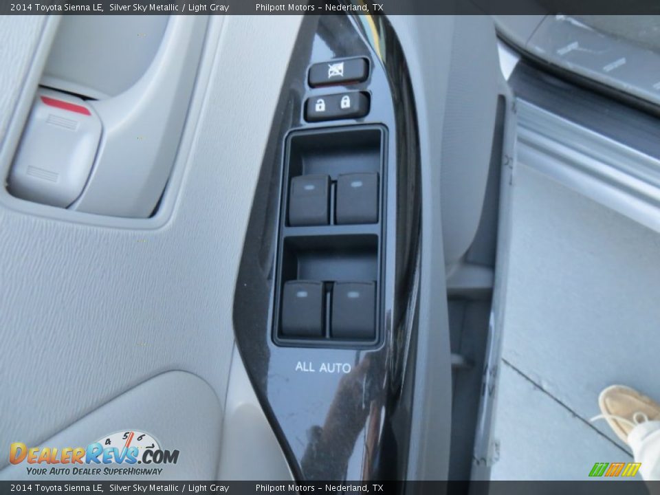 2014 Toyota Sienna LE Silver Sky Metallic / Light Gray Photo #24