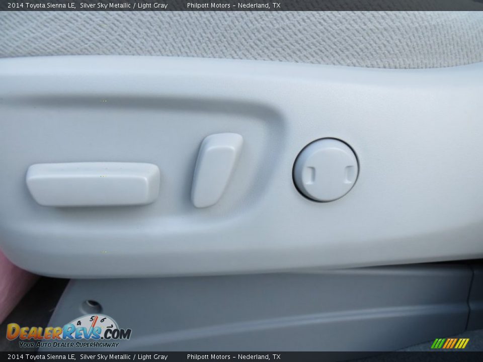 2014 Toyota Sienna LE Silver Sky Metallic / Light Gray Photo #27
