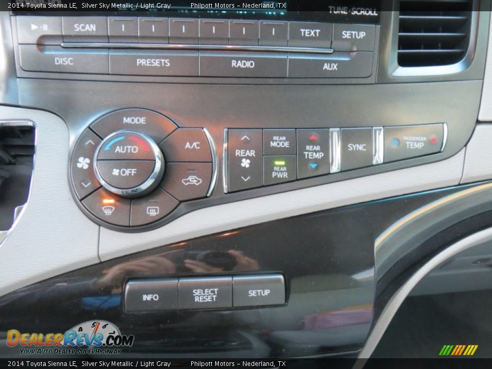 2014 Toyota Sienna LE Silver Sky Metallic / Light Gray Photo #31