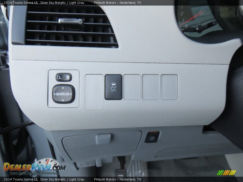 2014 Toyota Sienna LE Silver Sky Metallic / Light Gray Photo #34