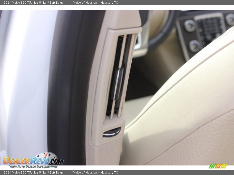 2014 Volvo S60 T5 Ice White / Soft Beige Photo #24