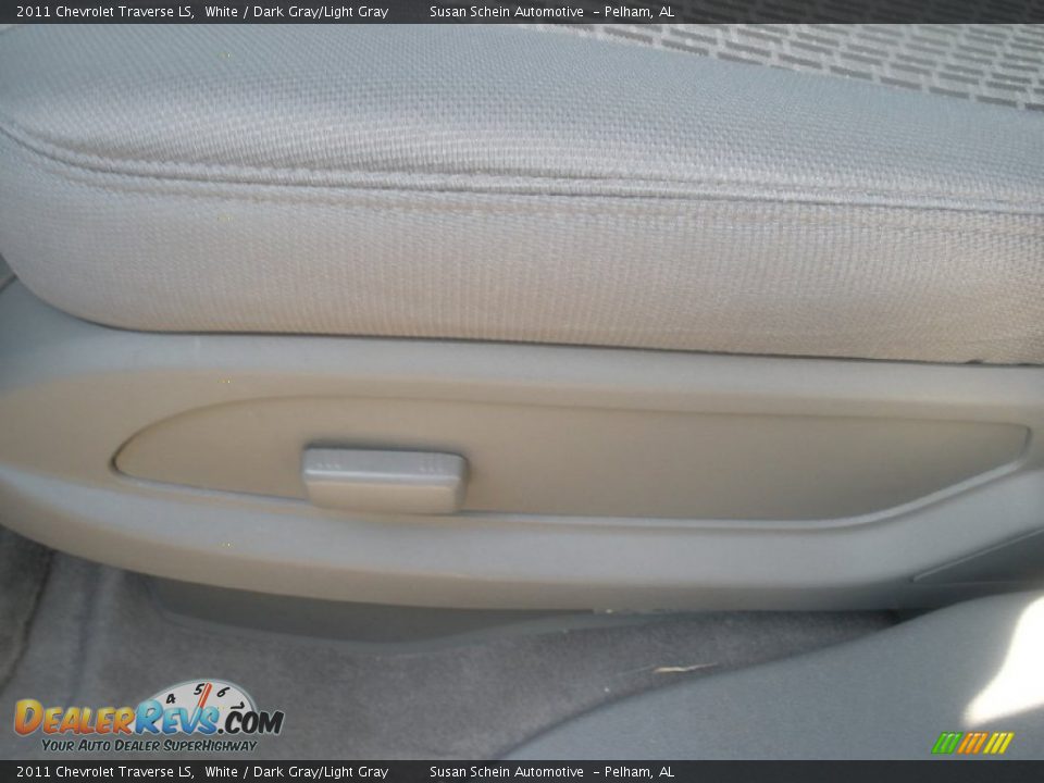 2011 Chevrolet Traverse LS White / Dark Gray/Light Gray Photo #21
