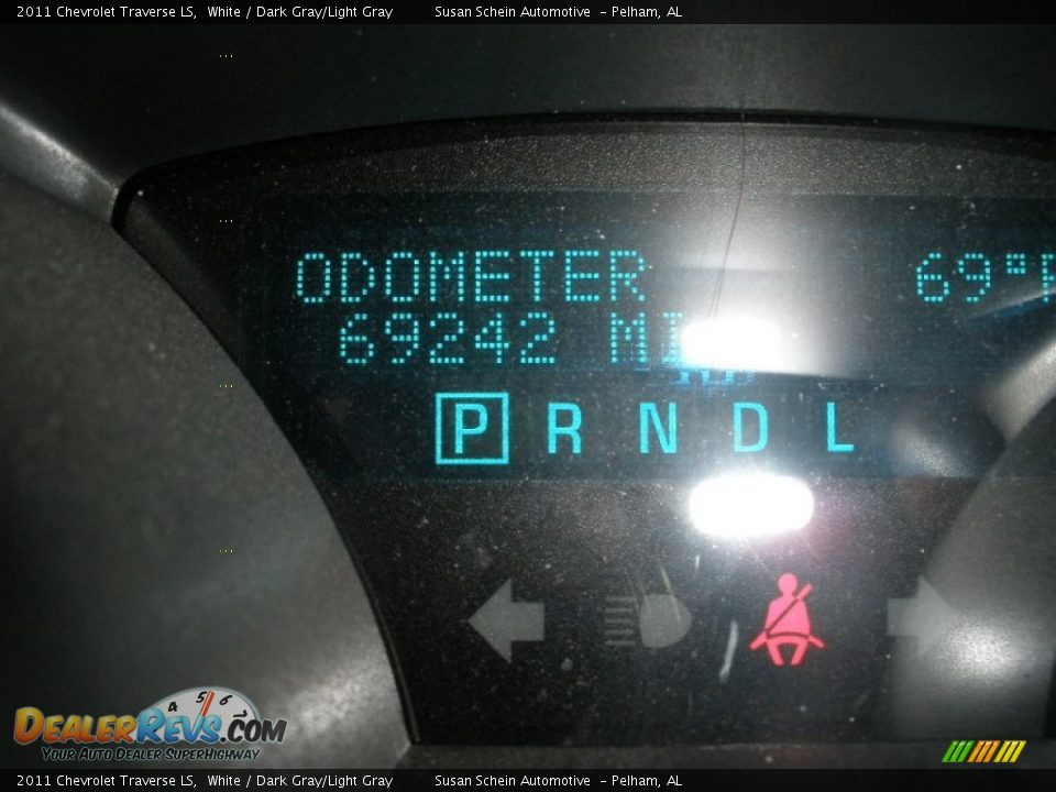 2011 Chevrolet Traverse LS White / Dark Gray/Light Gray Photo #25