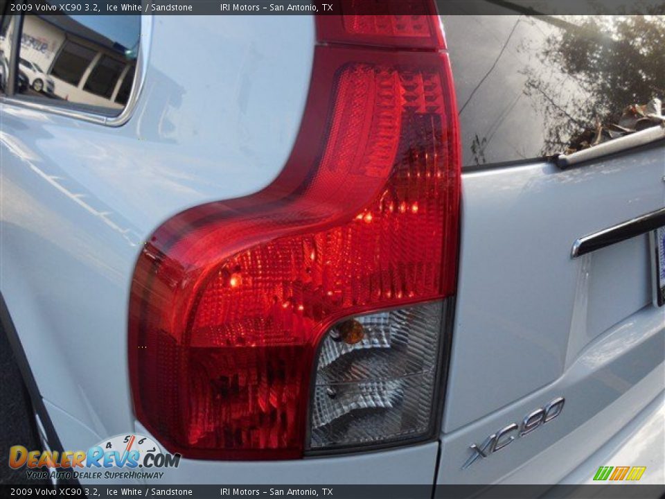 2009 Volvo XC90 3.2 Ice White / Sandstone Photo #11