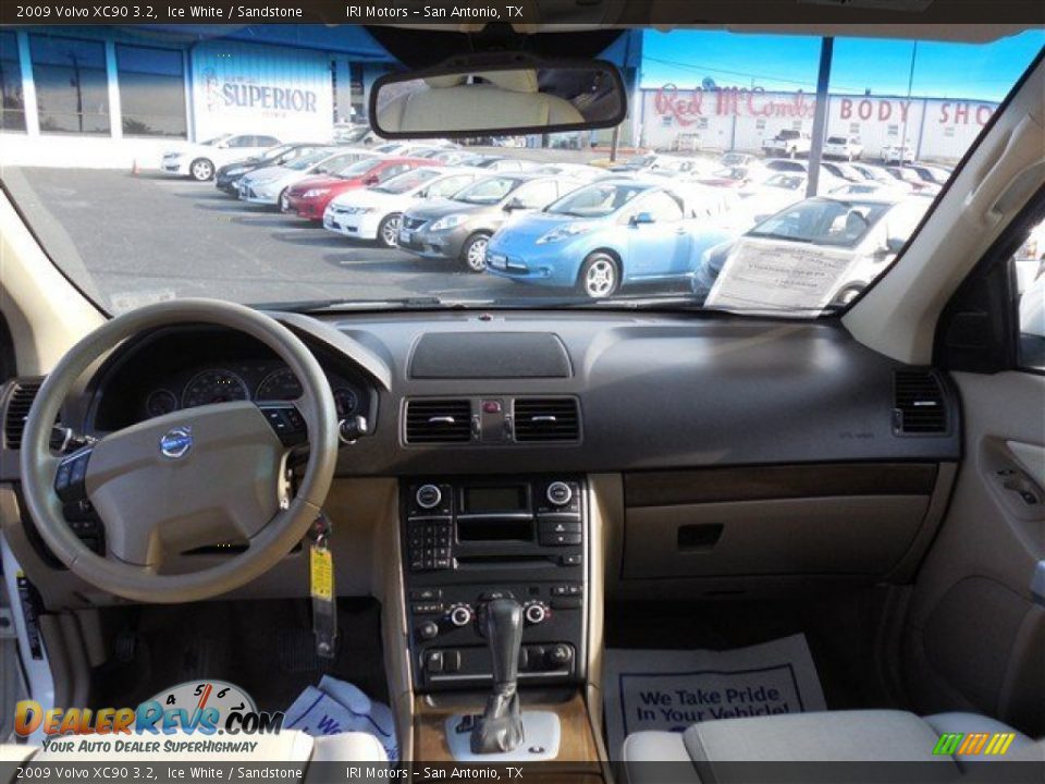 2009 Volvo XC90 3.2 Ice White / Sandstone Photo #17