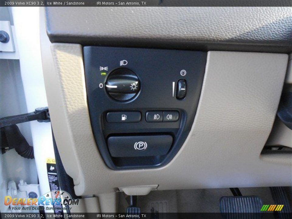 2009 Volvo XC90 3.2 Ice White / Sandstone Photo #20
