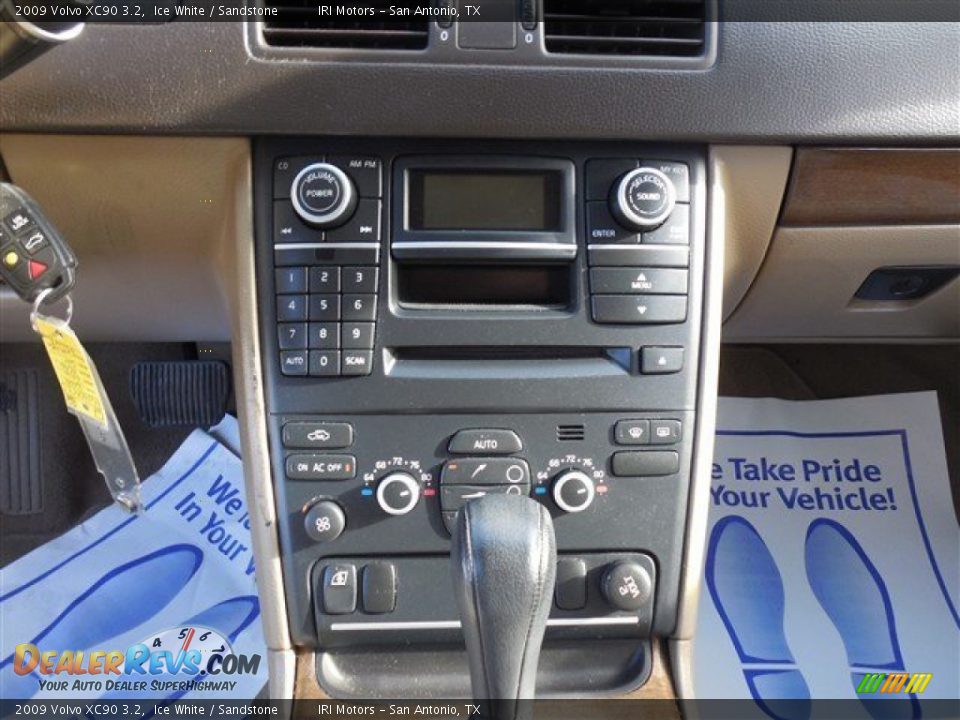 2009 Volvo XC90 3.2 Ice White / Sandstone Photo #22