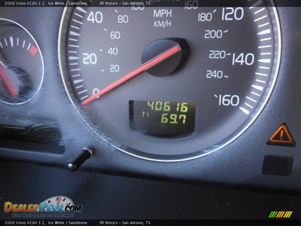 2009 Volvo XC90 3.2 Ice White / Sandstone Photo #26