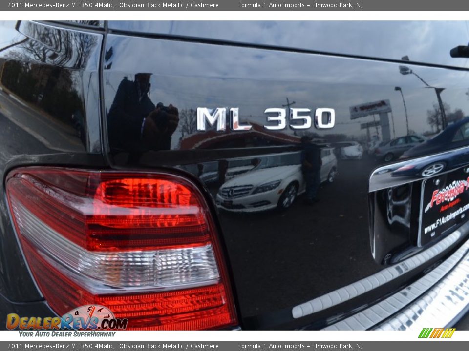 2011 Mercedes-Benz ML 350 4Matic Obsidian Black Metallic / Cashmere Photo #24