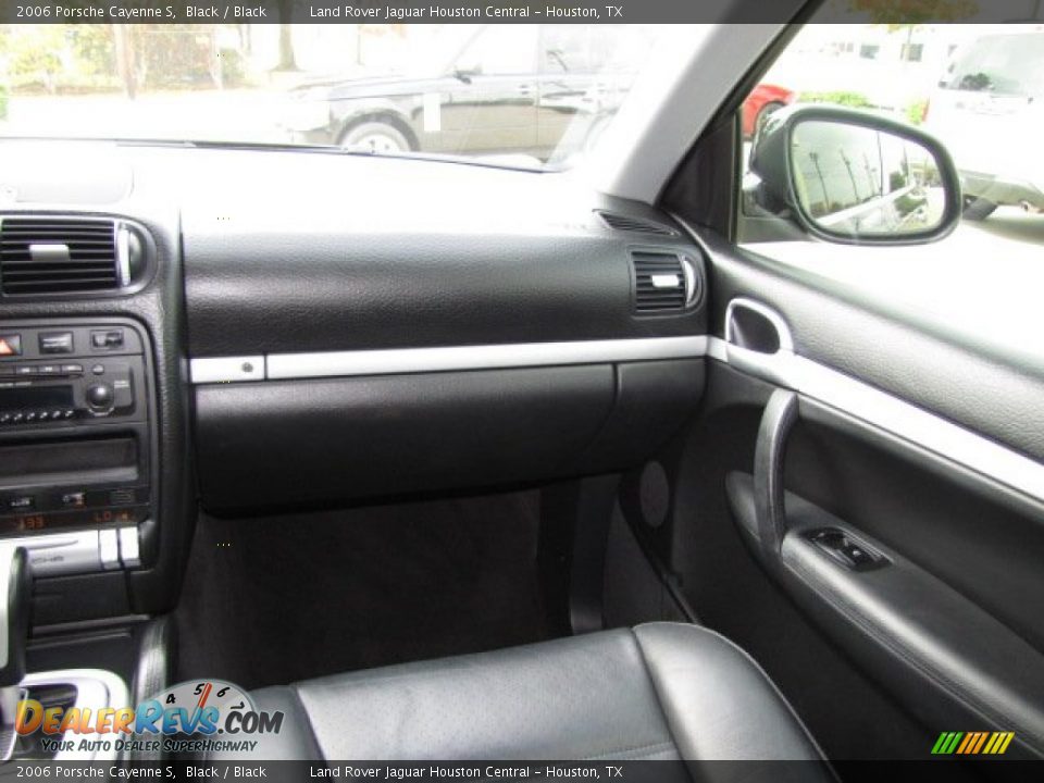 2006 Porsche Cayenne S Black / Black Photo #32