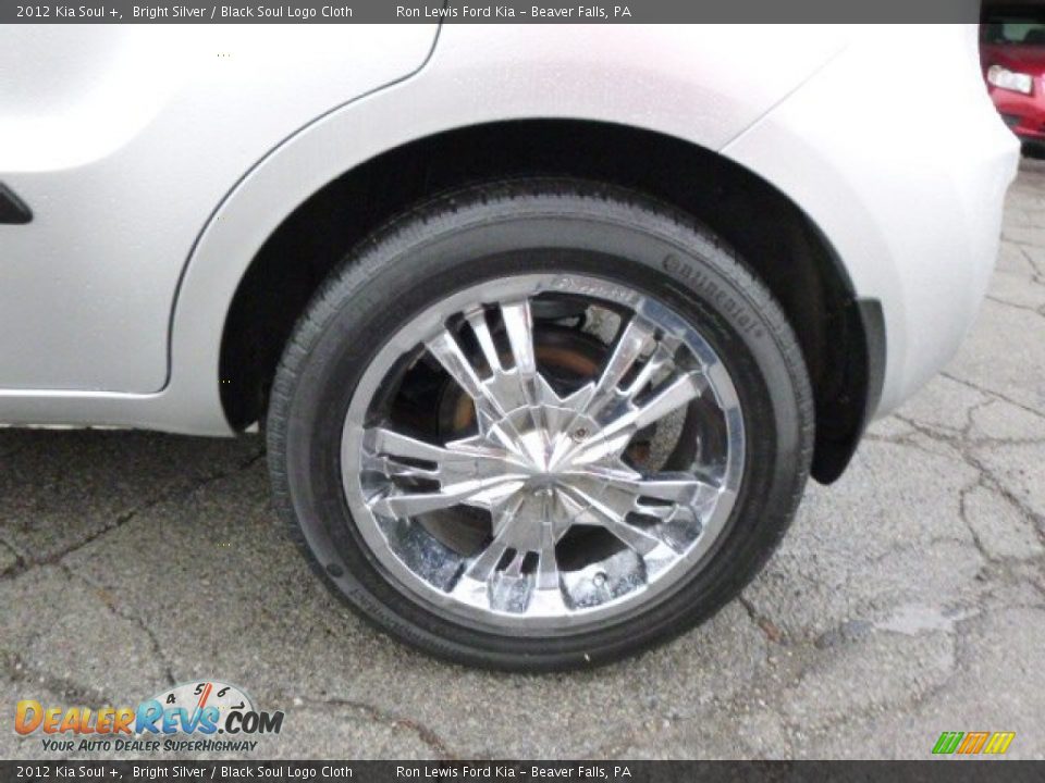 2012 Kia Soul + Bright Silver / Black Soul Logo Cloth Photo #9