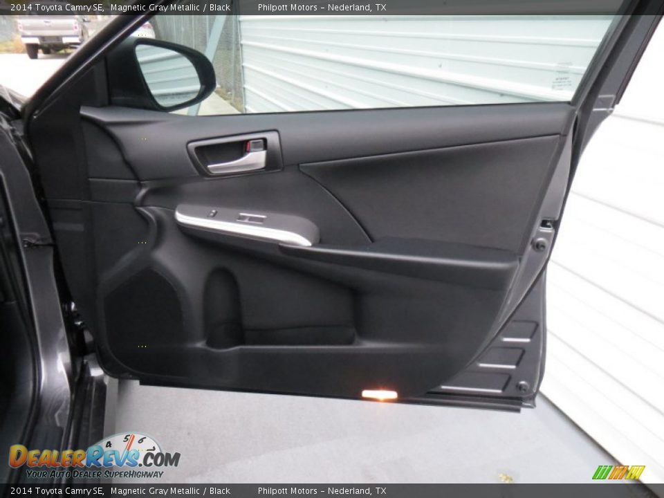 2014 Toyota Camry SE Magnetic Gray Metallic / Black Photo #17