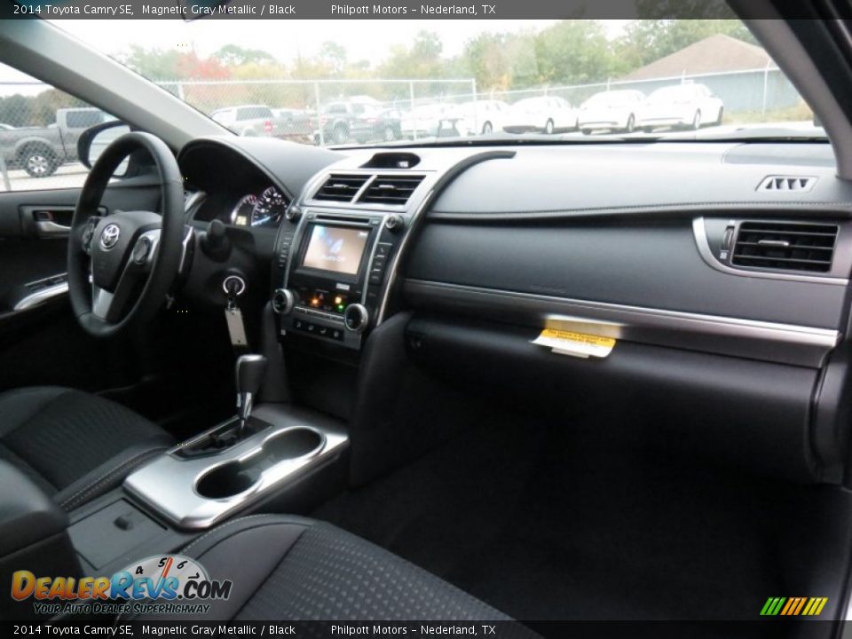 2014 Toyota Camry SE Magnetic Gray Metallic / Black Photo #18