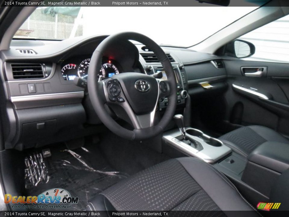 2014 Toyota Camry SE Magnetic Gray Metallic / Black Photo #25
